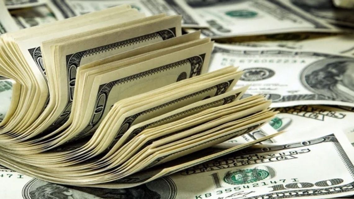 El blue se reacomodó cinco pesos arriba y quedó a 1.565 para la venta, en una rueda con cinco referencias distintas bajo la lupa