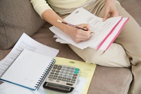 Jubilaciones y AUH en octubre: la mínima cierra en $505.748,51 con refuerzo y la asignación por hijo llega a $156.588