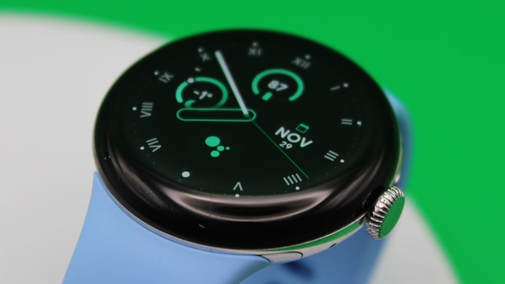 Gemini ya responde en el Pixel Watch 5 aunque el reloj esté sin internet: qué se puede hacer y qué no
