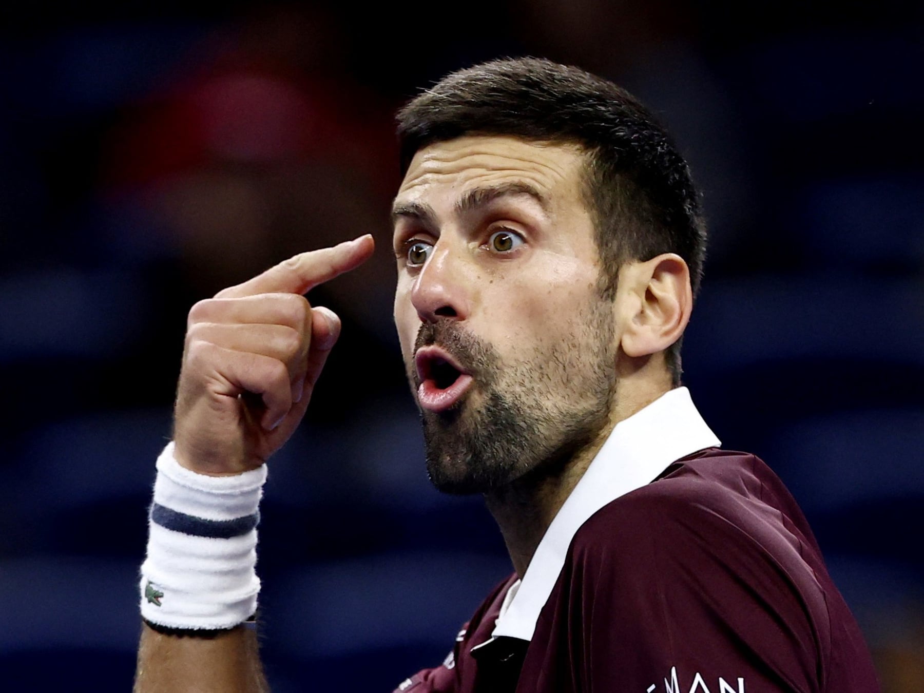 Djokovic se enojó, dio vuelta el partido y va por semis en la tierra prometida de Pekin
