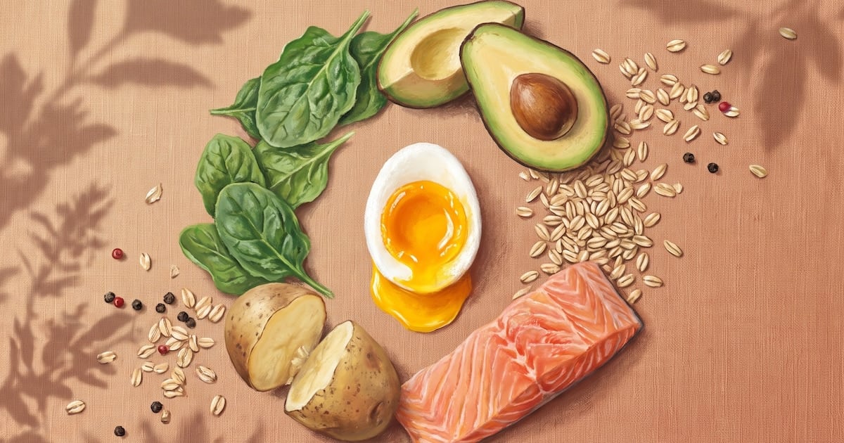Huevos en la mesa: lo que pongas al lado puede cuidar (o complicar) tu corazón