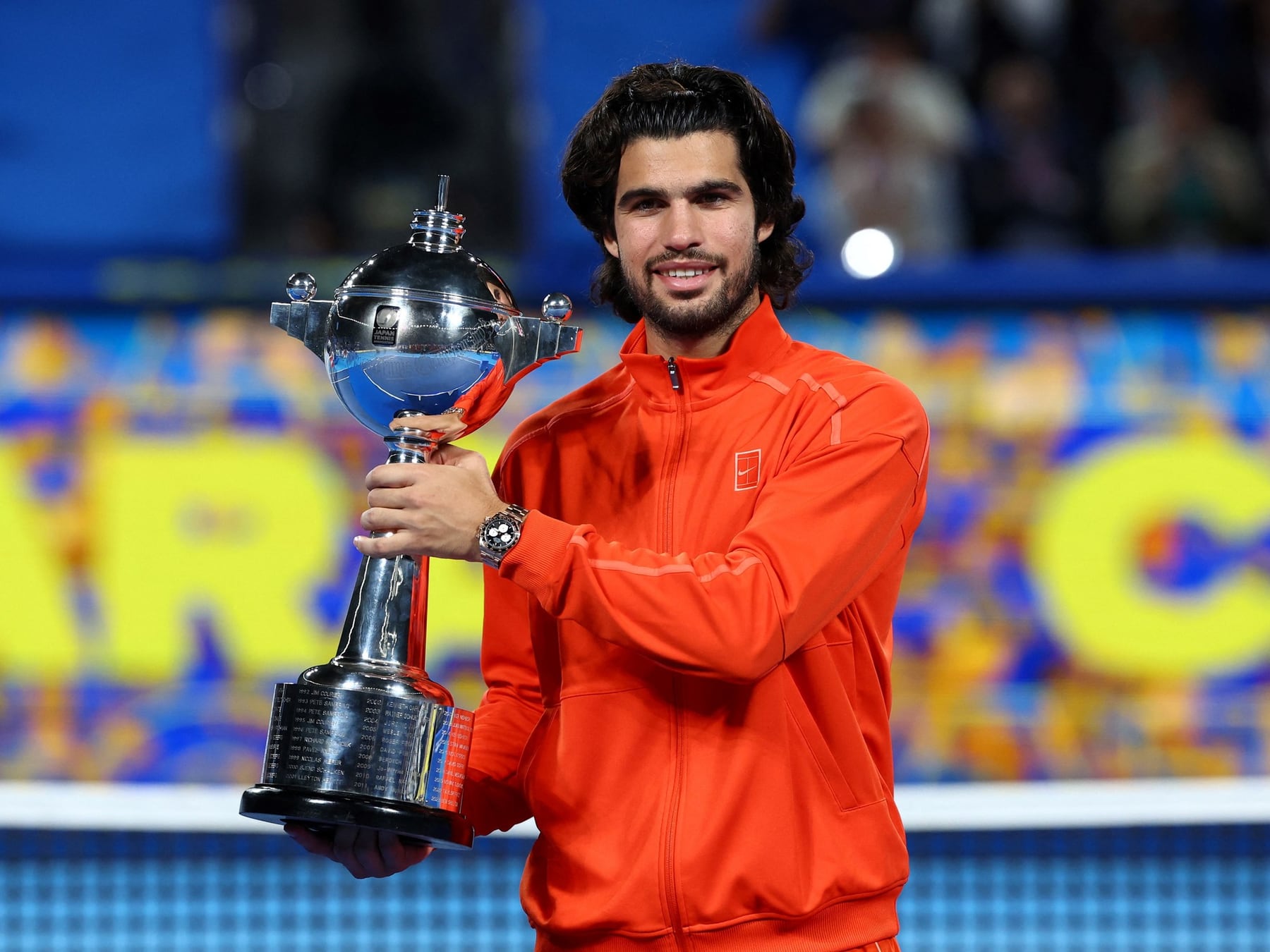 Carlitos volvió a sonreír: Alcaraz levantó Tokio y ya suma 27 títulos como Ferrer