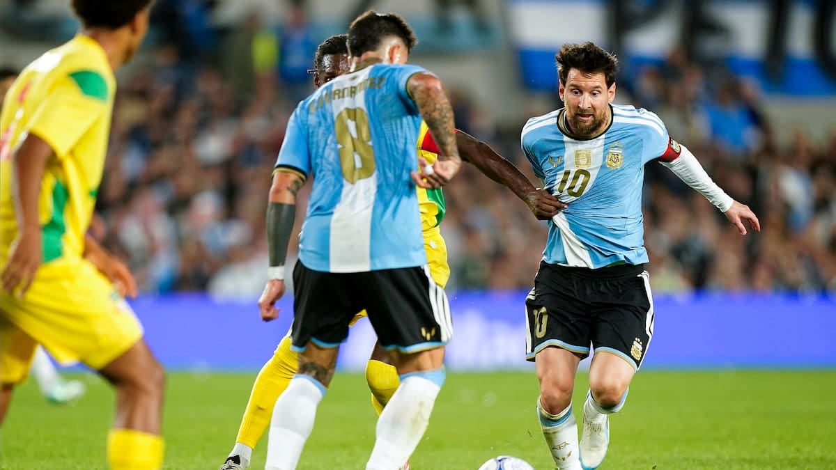 El cabezazo de Otamendi le dio a Argentina la ventaja en la noche de Messi
