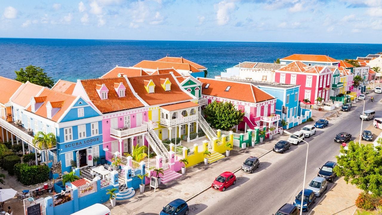 Curazao, la isla del sur del Caribe que combina patrimonio urbano, calas escondidas y rutas en todoterreno