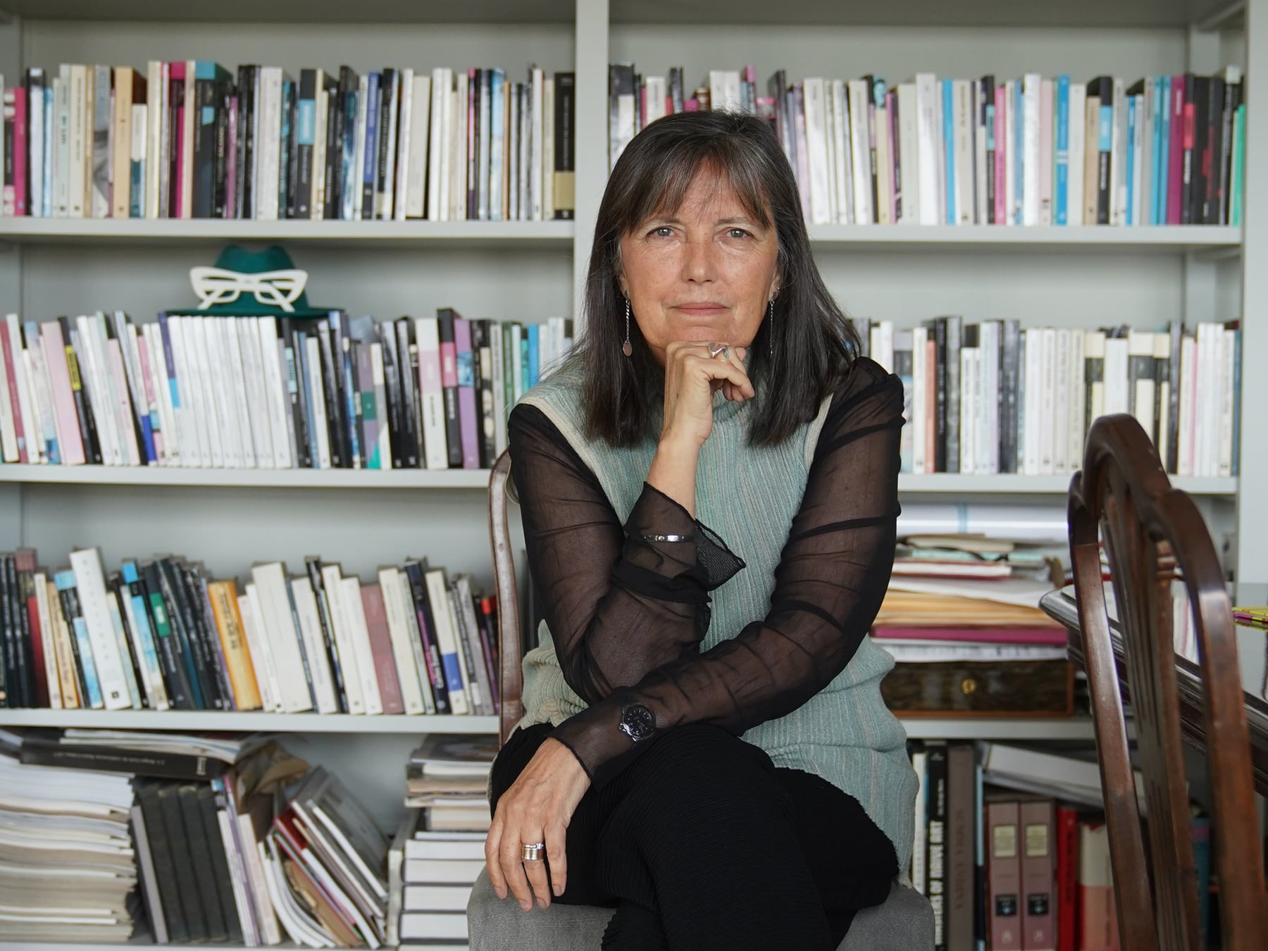 El pájaro cantor que esconde un secreto: la nueva novela de Claudia Piñeiro que nace de un duelo y de una app
