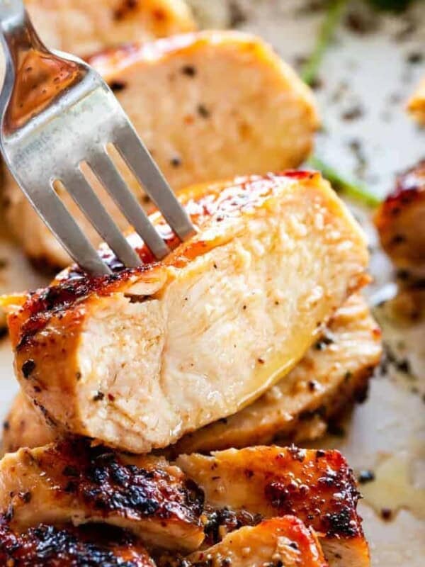 La pechuga de pollo en la cocina cotidiana: técnicas para conservar sus jugos y variedumbre de combinaciones