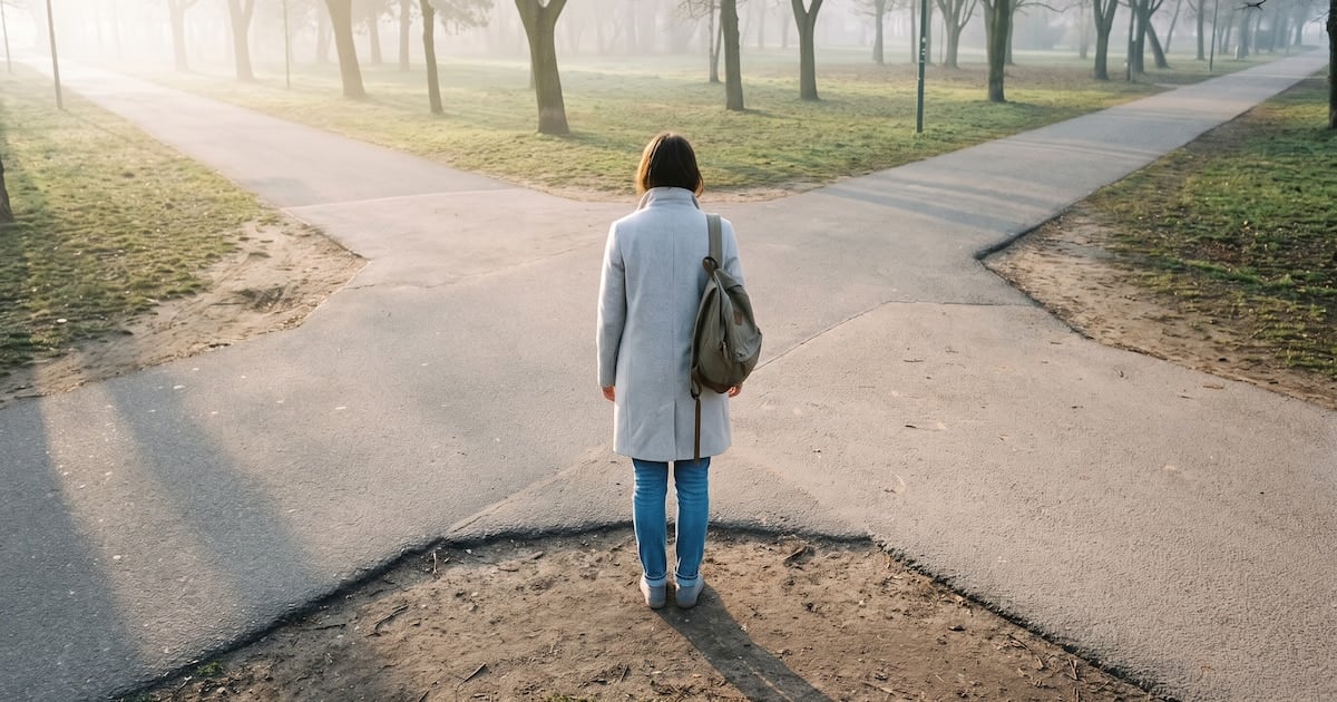 Vivir la vida que te toca o inventar la propia: el ejercicio que propone un filósofo para no repetir el guión ajeno