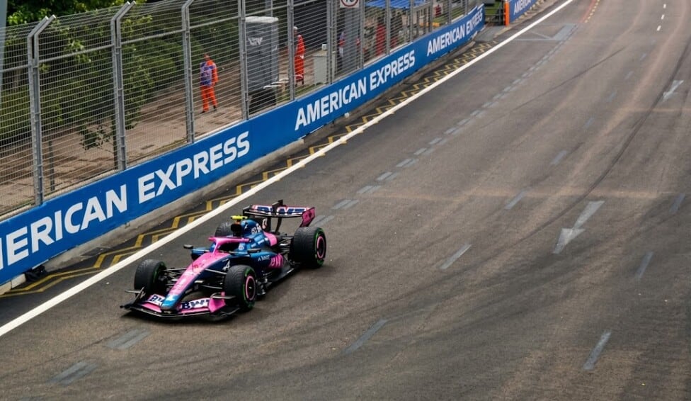 Verstappen se devoró Marina Bay bajo la lluvia y Colapinto se quedó mirando el guardarraíl