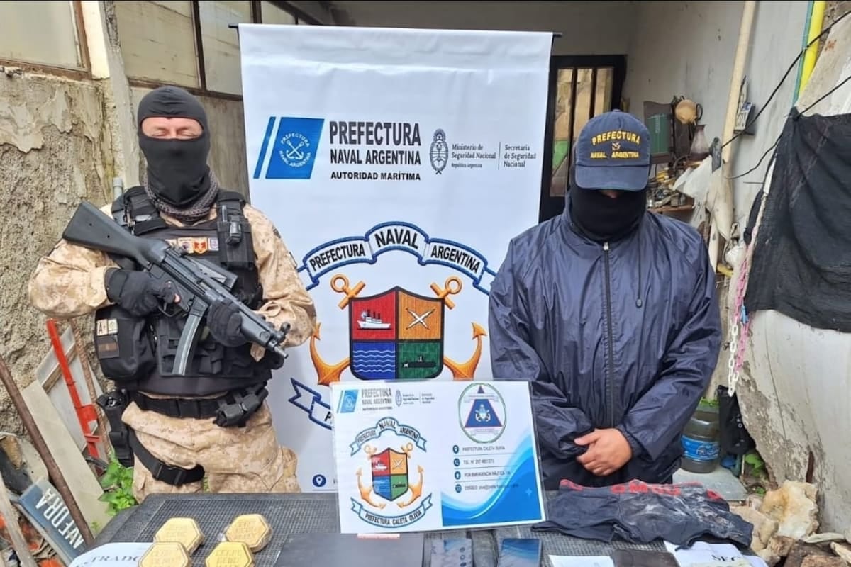 Hallan diez kilos de oro dentro de un inodoro en desuso durante allanamientos en Caleta Olivia