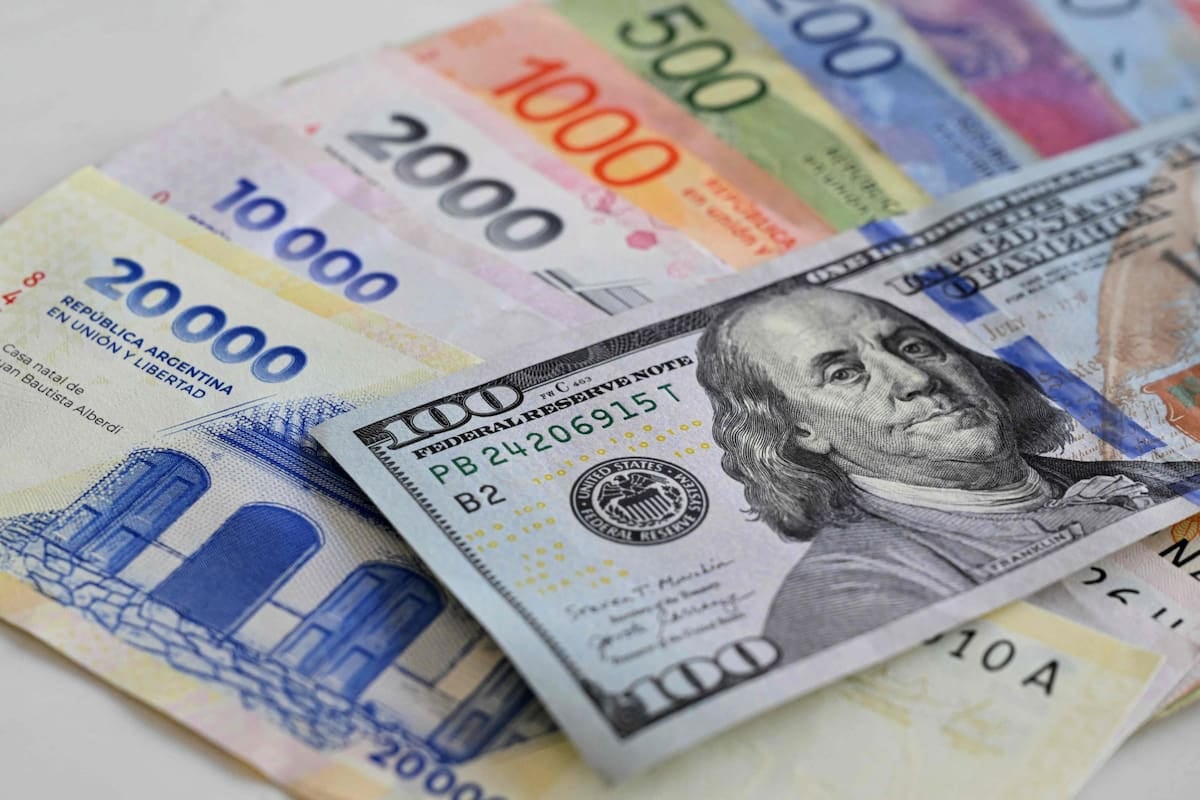 Precios en dólares: Argentina cede contra la región, pero indumentaria y gastronomía se sostienen arriba del podio