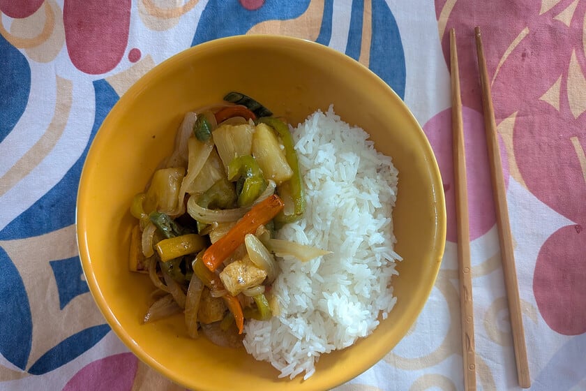 Tofu agridulce con piña: cómo hacer en casa el clásico salteado chino sin carne