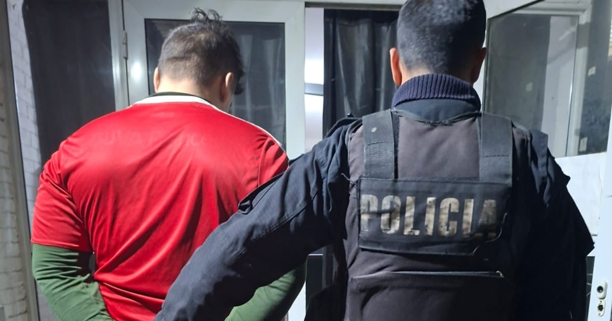 Detuvieron a un ex policía exonerado por narcotráfico como sospechoso del femicidio de una joven en una pensión rosarina