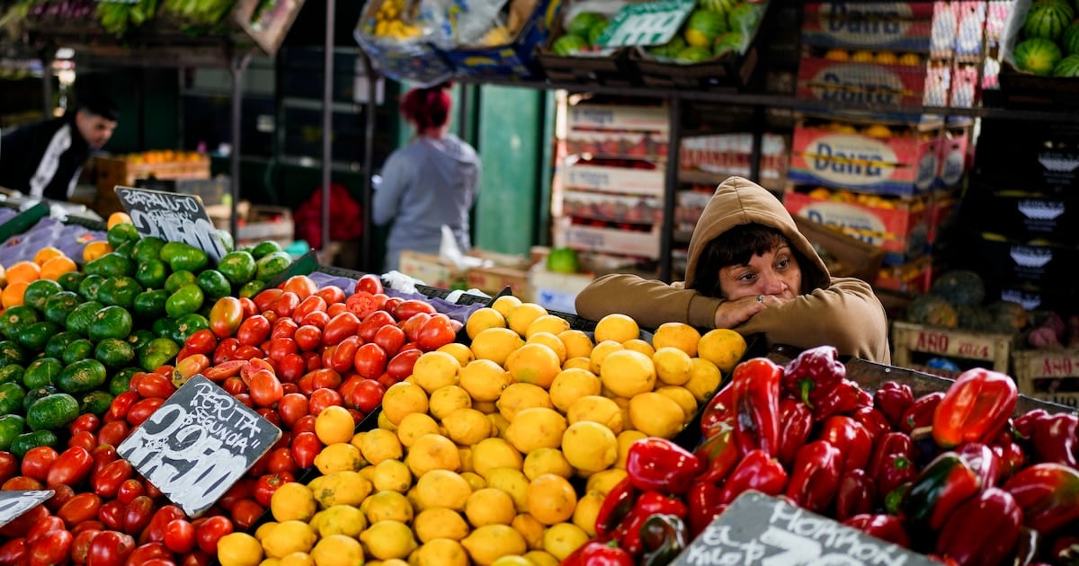 Septiembre dejó una mesa de contrastes: el tomate se disparó y la lechuga le hizo sombra al consumidor