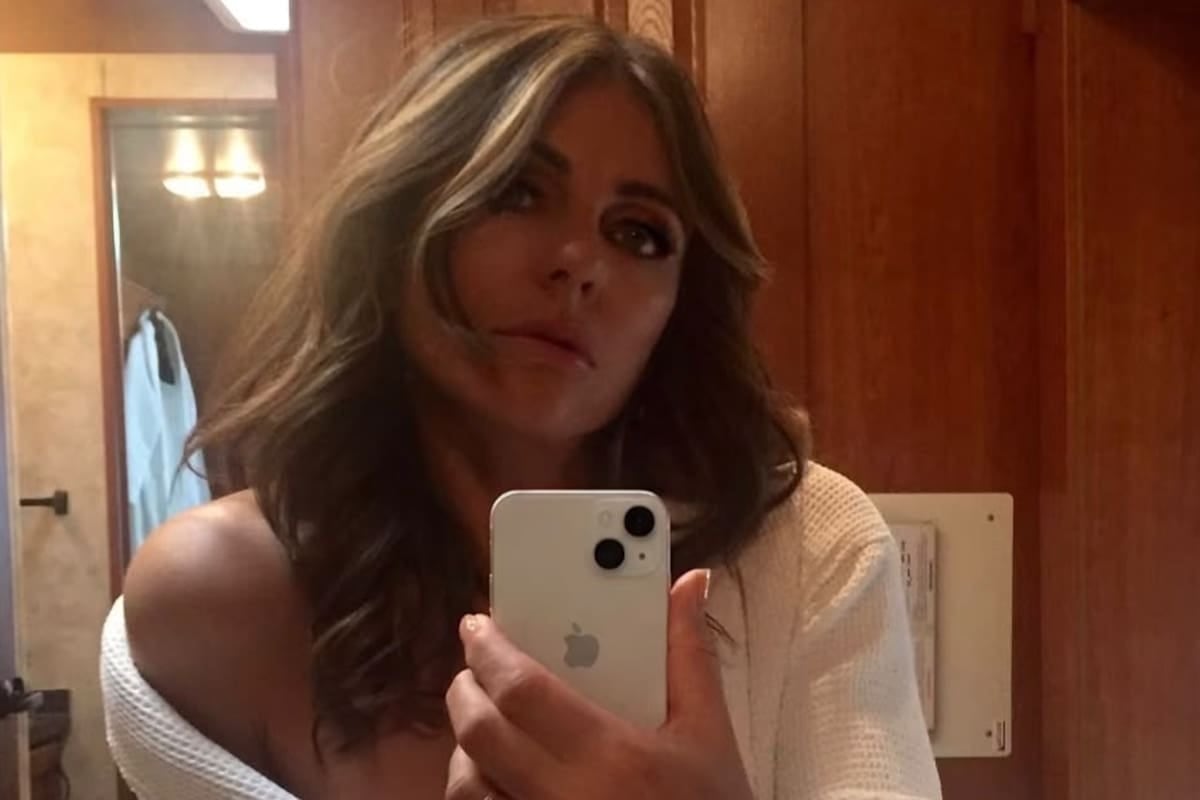Vuelve Elizabeth Hurley, vuelve el misterio y vuelve el brillito ese que nadie puede dejar de mirar
