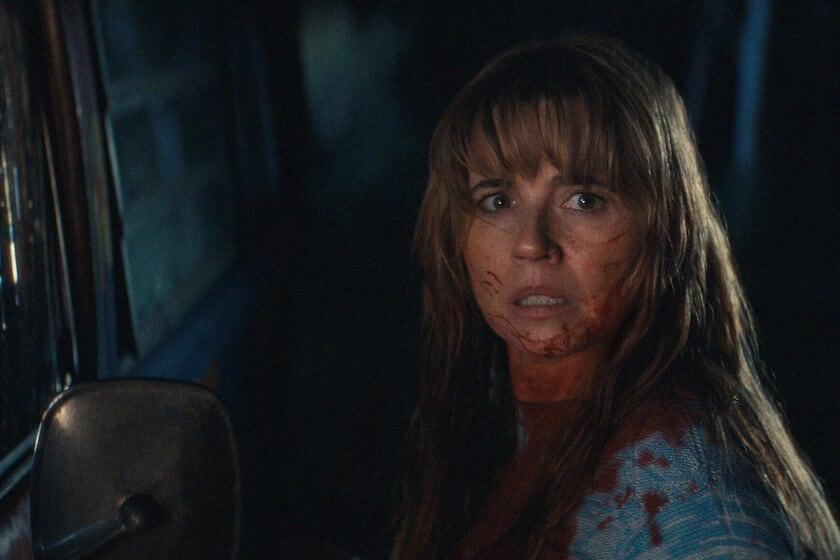 Crystal Lake, la serie: Linda Cardellini se calza el delantal de mamá Voorhees y el terror vuelve con olor a lago