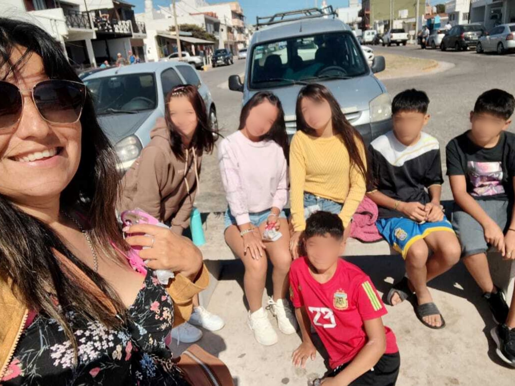 María Laura les dijo que sí a los seis y la vida la sorprendió con uno más: así se armó la familia de nueve