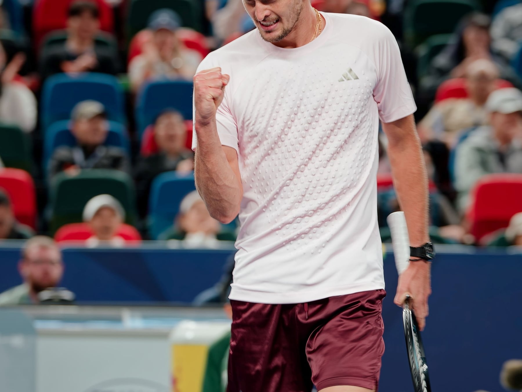 Zverev barrió a De Miñaur y va por las semis en Shanghái: el alemán sigue de racha y ya tiene rival
