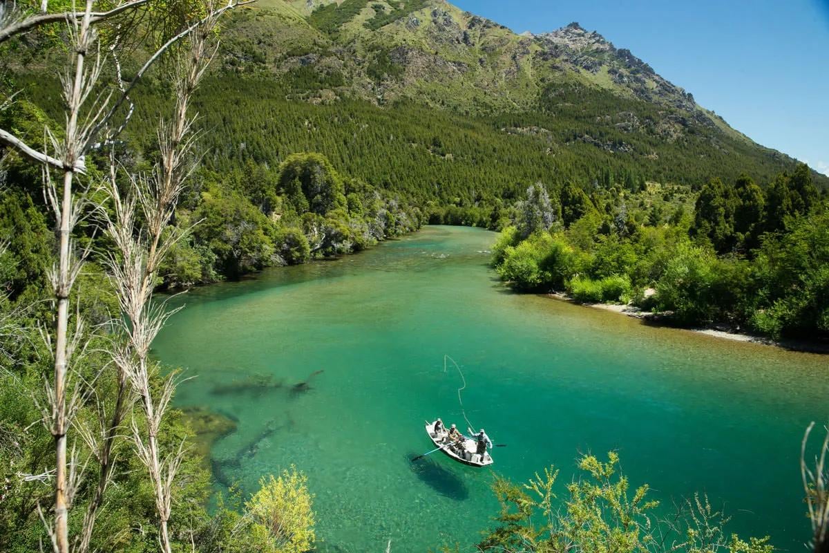 Neuquén ya vende permisos para la temporada de pesca que se viene con todo desde noviembre