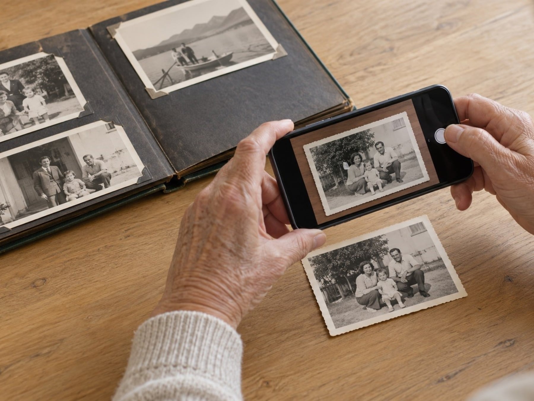 De la caja al celular: cómo pasar las fotos viejas a la pantalla sin perderlas en el intento