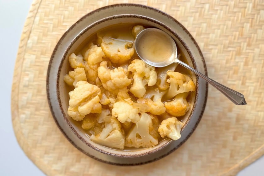 Sopa de coliflor trozada: una variante con cuerpo, sin cremas ni procesadora