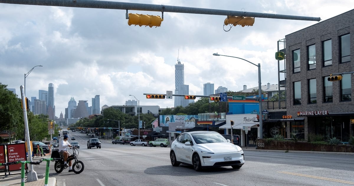 Robotaxis a la deriva: cómo cuatro ciudades de Estados Unidos se plantan frente a Waymo y Tesla