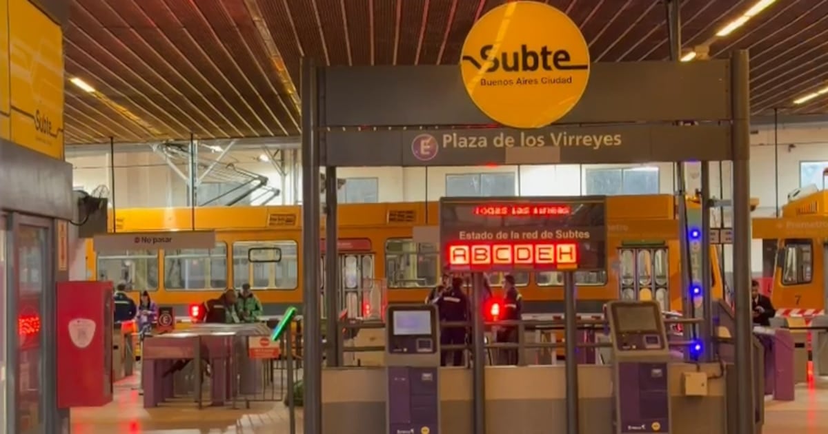 Dos delegados del subte detenidos en plena protesta y paro total en las seis líneas