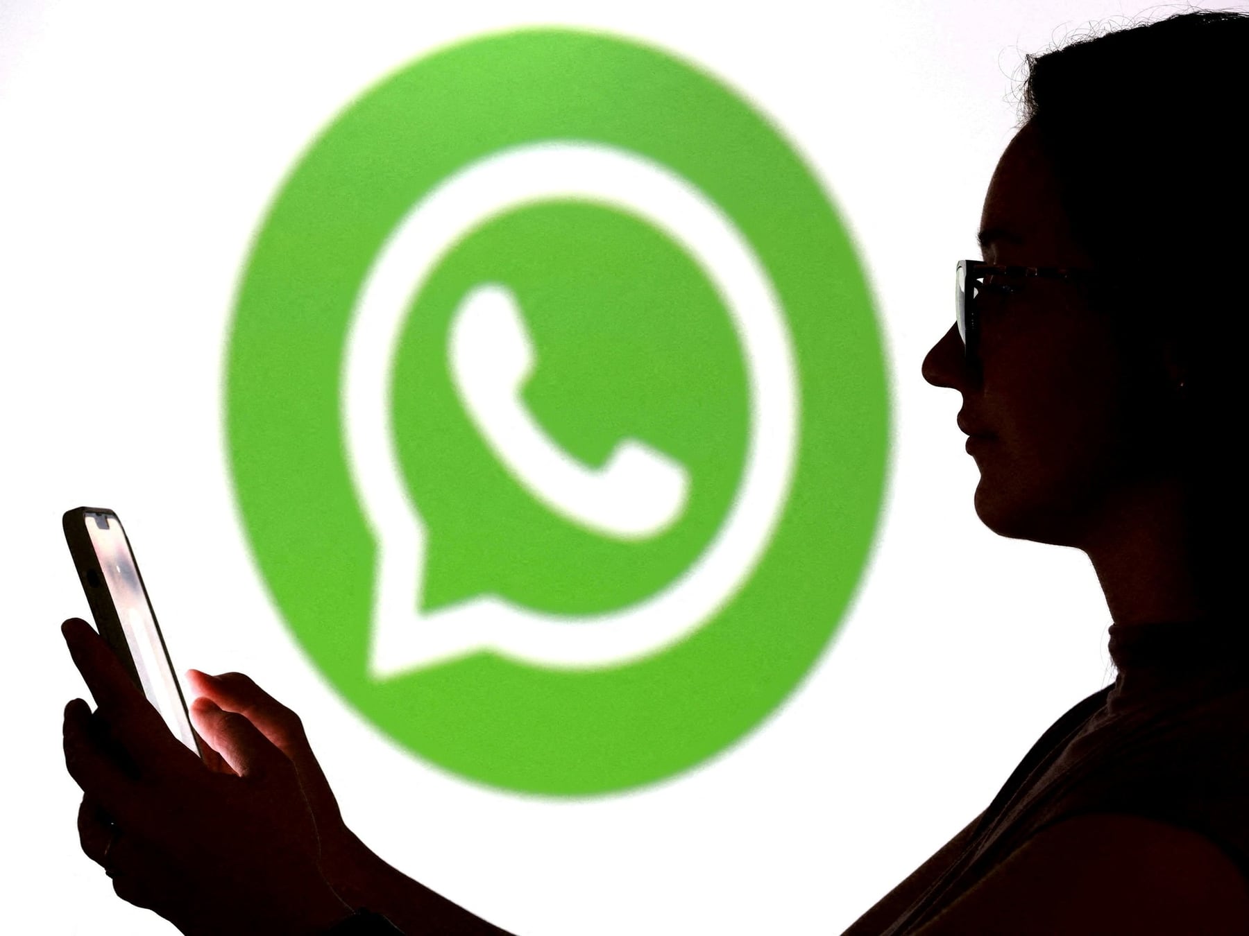 ¿Alguien lee tus chats desde otro equipo? Así podés chequearlo y bloquearlo en segundos