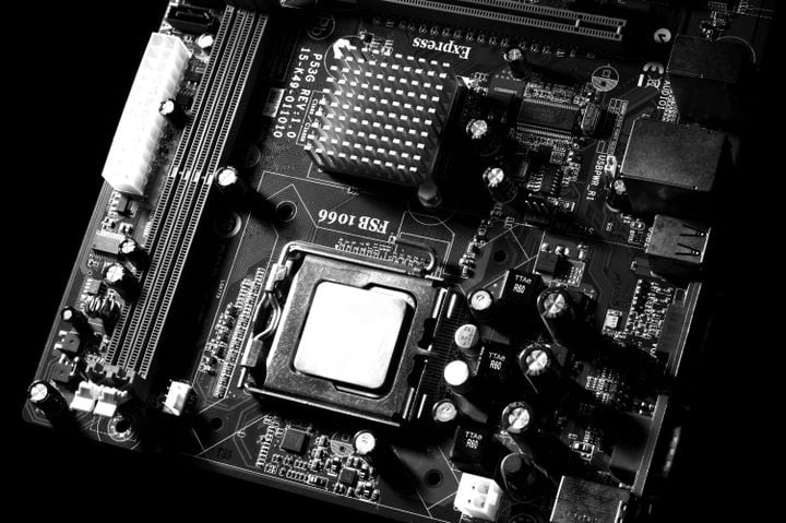 Gigabyte lleva el anime a la mother board y apuesta a una PC que también se mira