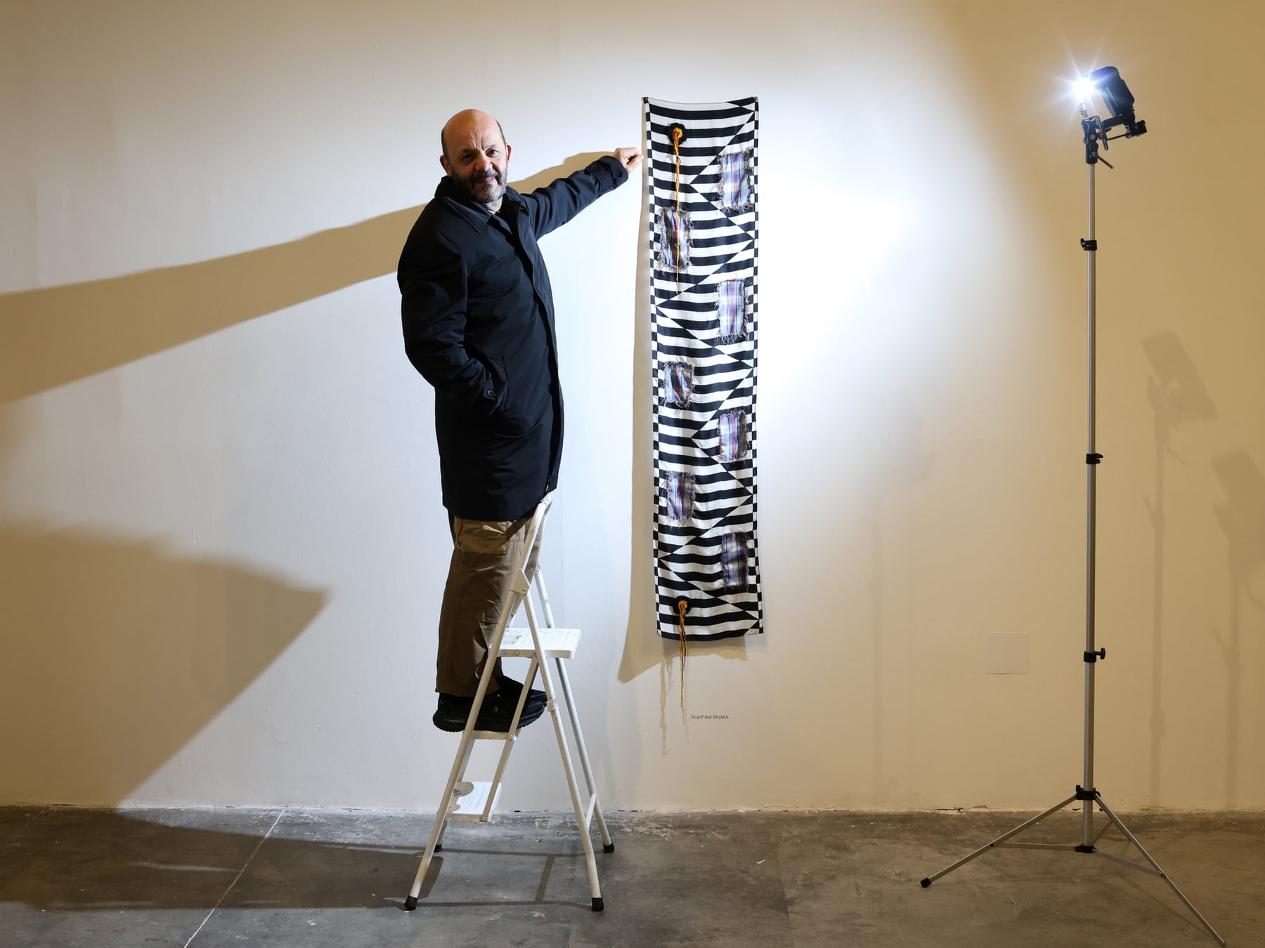 Marcelo Pombo transforma desperdicios y memories hogareñas en una nueva serie